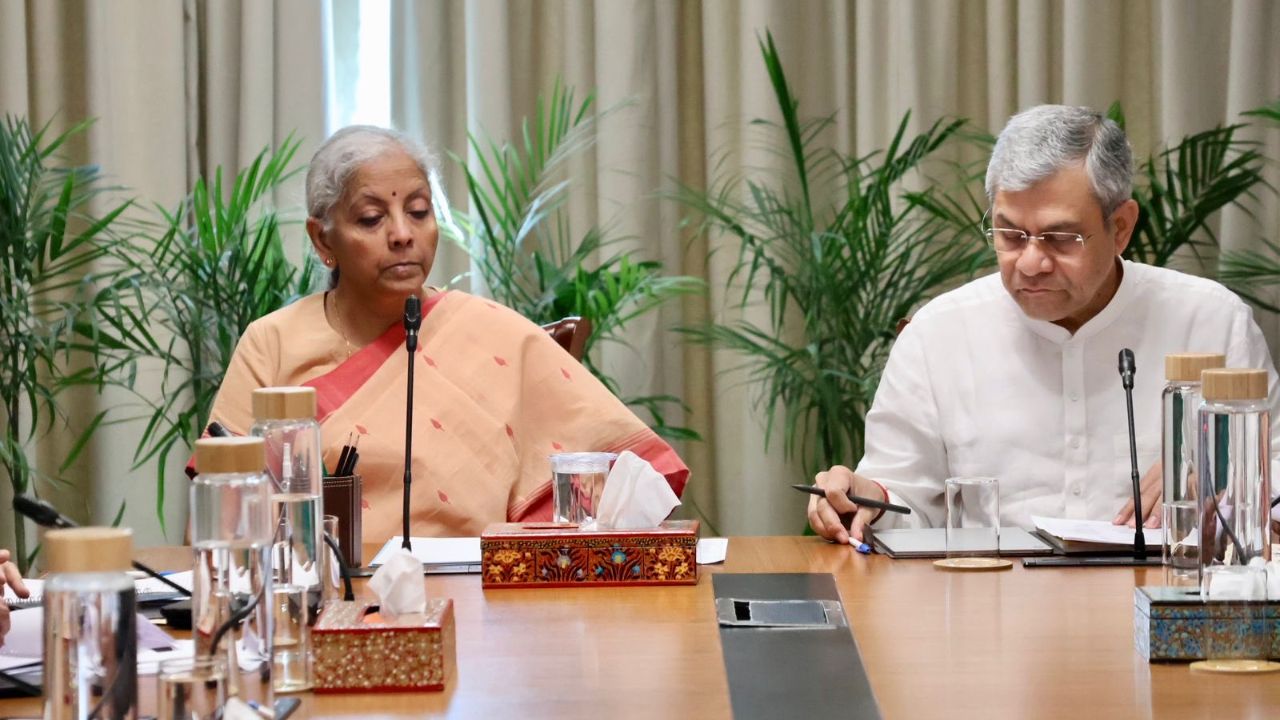 बँक खात्यांची सुरक्षा धोक्यात? निर्मला सीतारमण यांनी दिला इशारा, AI मुळे वाढली चिंता