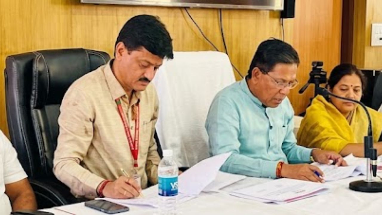 Ahilyanagar News: घरकुल अनुदानात ५० हजारांची वाढ; पारनेरमध्ये विकासकामांच्या आढावा बैठकीत आमदार दाते यांची महत्त्वपूर्ण माहिती