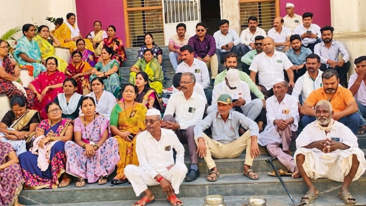 Ahilyanagar News: घुलेवाडी ग्रामपंचायतीवर सतप्त महिलांचा हंडा मोर्चा, पाणीटंचाईच्या पार्श्वभूमीवर टँकर सुरू करण्याची मागणी