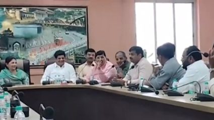 Ahilyanagar News : नवे रस्ते फोडणार? अहिल्यानगरमध्ये गॅस पाईपलाईन योजनेवरून सत्ताधारी आक्रमक