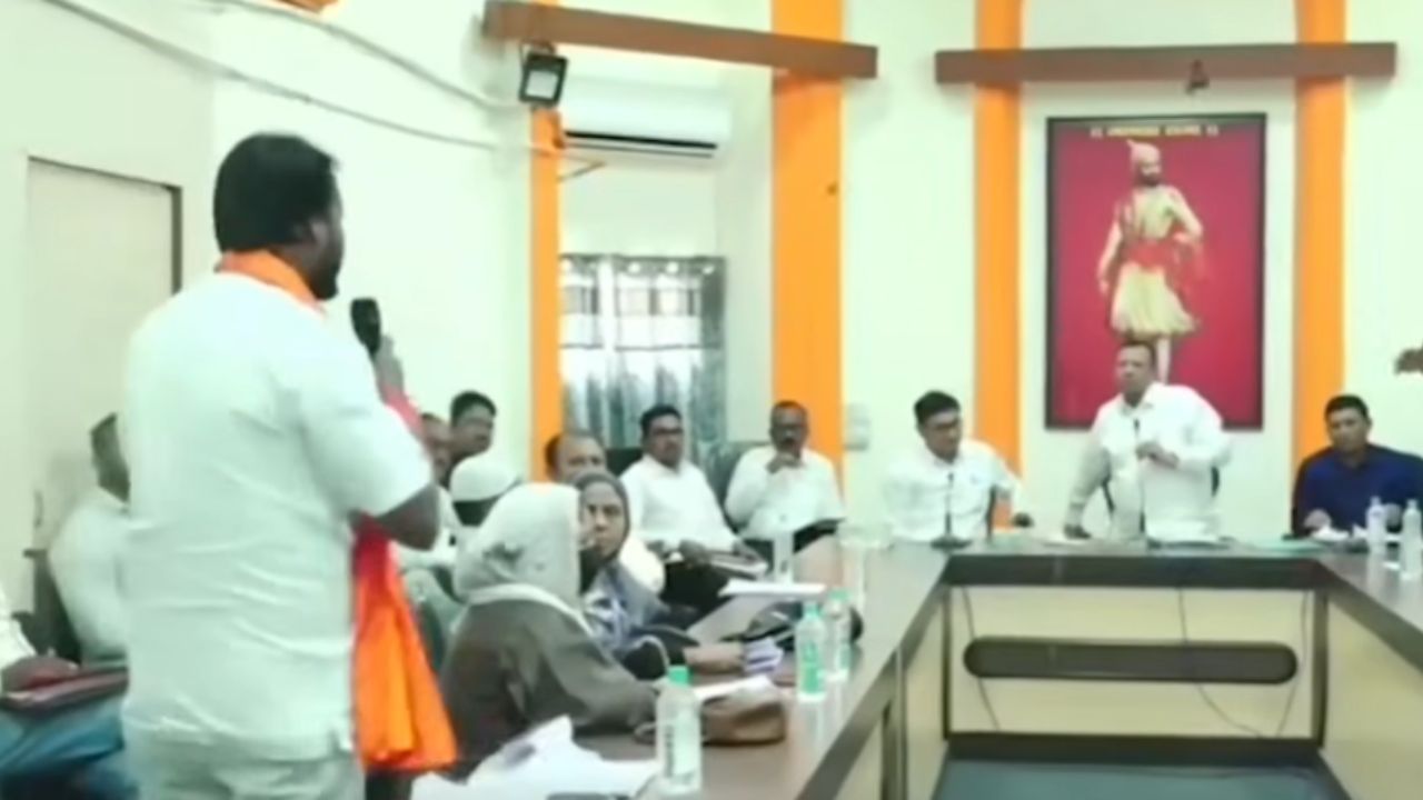 Akola : अकोल्यात मित्रपक्षातच ‘जुंपली’; भाजप आणि शिंदे गटाच्या नगरसेवकांमध्ये जोरदार राडा!