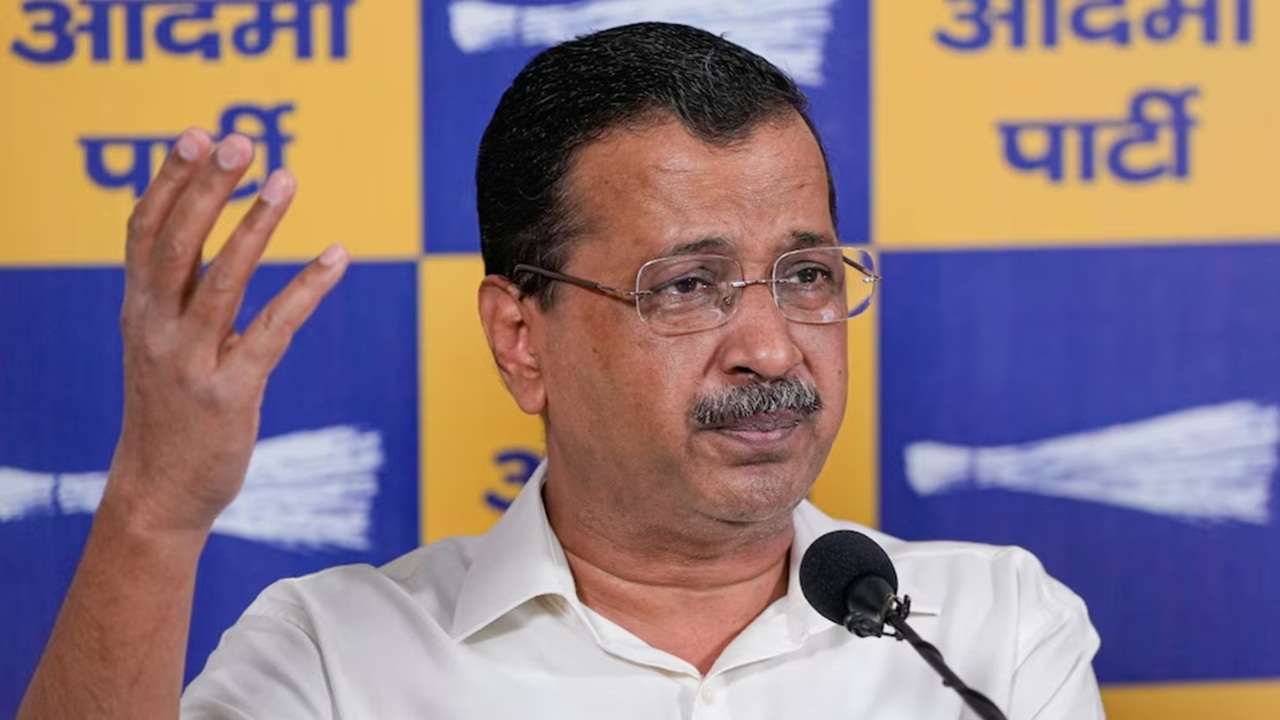 Arvind Kejriwal : ‘भाजपने पुन्हा एकदा…’, 7 खासदार फुटल्यानंतर अरविंद केजरीवाल यांची पहिली प्रतिक्रिया