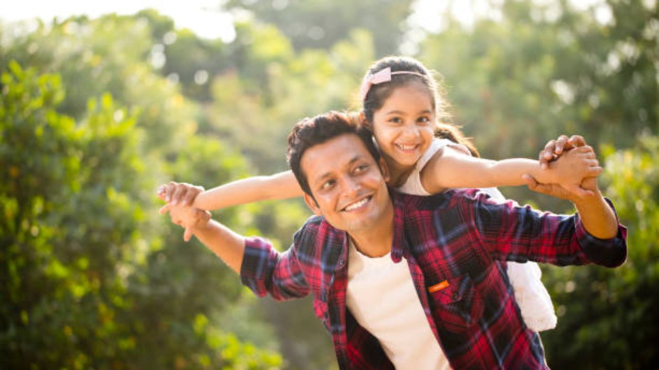 Astro Tips: या शुभ नक्षत्रांमध्ये जन्मलेल्या मुली वडिलांसाठी मानल्या जातात शुभ, घरात आणतात सुख समृद्धी