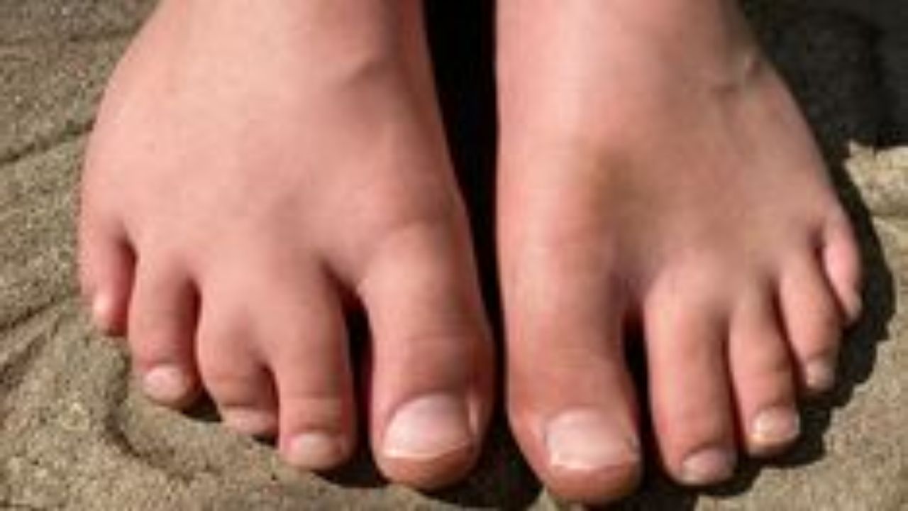 Astro tips: अंगठ्याच्या शेजारी दुसरे बोट लांब असणे शुभ की अशुभ, जाणून घ्या