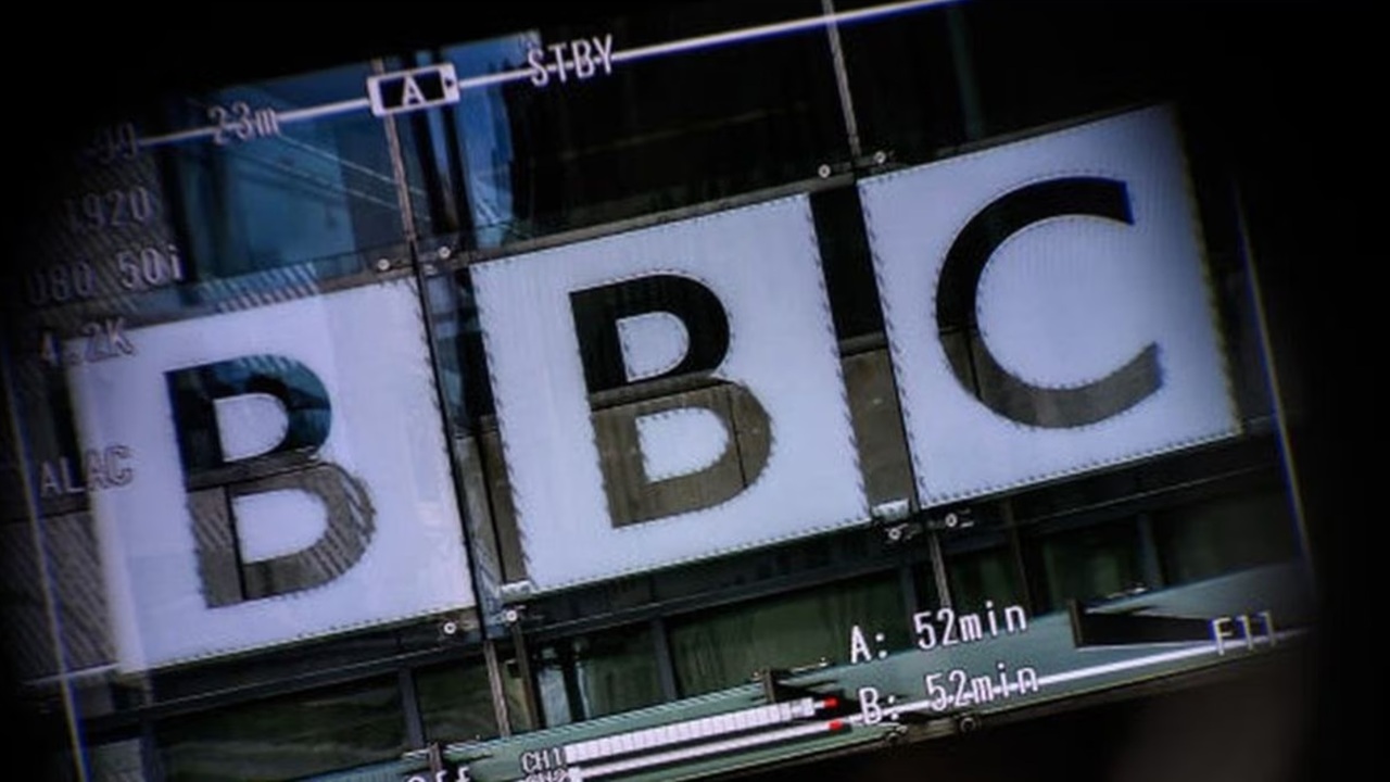BBC मध्ये मोठी नोकरकपात; 2000 कर्मचाऱ्यांना फटका, कंपनीने दिलं मोठं कारण