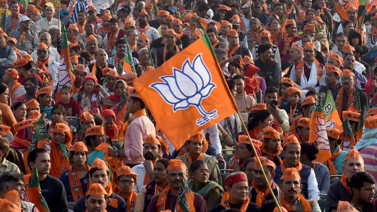 Tamil Nadu Election 2026 : तमिळनाडूसाठी भाजपची रणनीती; अण्णामलाईंना वगळून जाहीर केली २७ जागांसाठी उमेदवारांची यादी