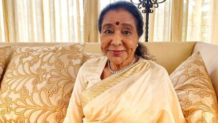 Asha Bhosle Passes Away : संगीत विश्वातील सूर हरवला…! सूरसम्राज्ञी आशा भोसले यांचे वयाच्या 93 व्या वर्षी निधन