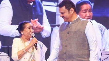 Asha Bhosle : सुरांची सुंदर बाग आज उजाड…! CM देवेंद्र फडणवीसांनी आशाताईंच्या निधनावर व्यक्त केला शोक