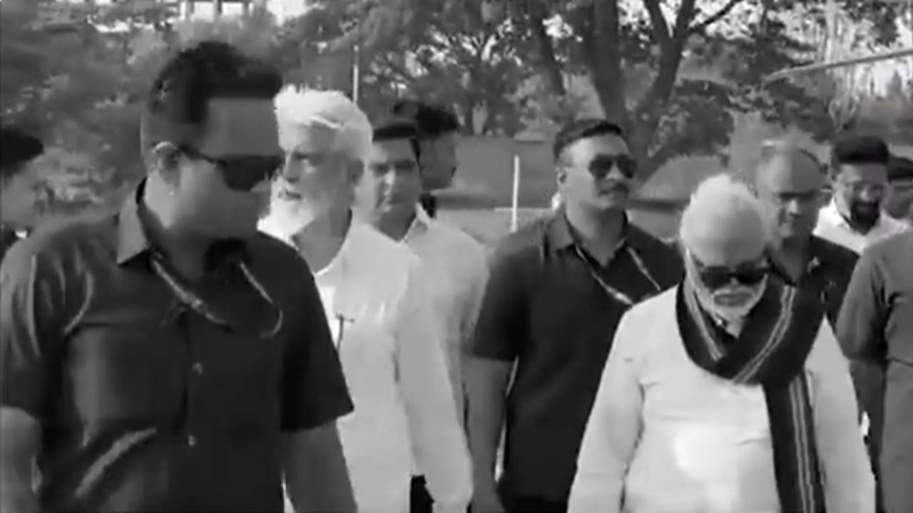 Chagan Bhujbal Helicopter : हेलिकॉप्टर पार्किंगमध्ये कसं उतरलं? भुजबळांचे स्पष्टीकरण