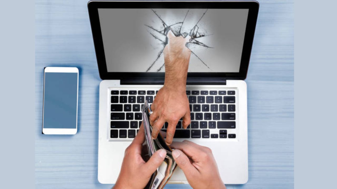 Cyber Crime News : निवृत्त शिक्षकाची फसवणूक; ‘डिजिटल अरेस्ट’ची भीती दाखवून लुटले