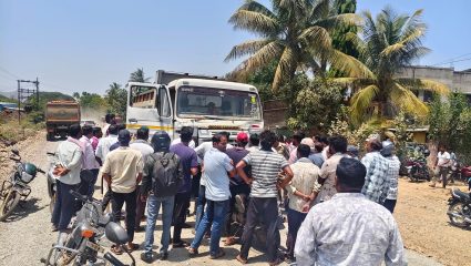 Satara News : चरेगावात अपघात; डंपरच्या धडकेत तरुण जखमी, घटनास्थळी तरुणांची गर्दी