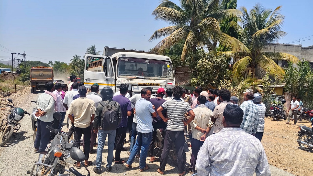 Satara News : चरेगावात अपघात; डंपरच्या धडकेत तरुण जखमी, घटनास्थळी तरुणांची गर्दी