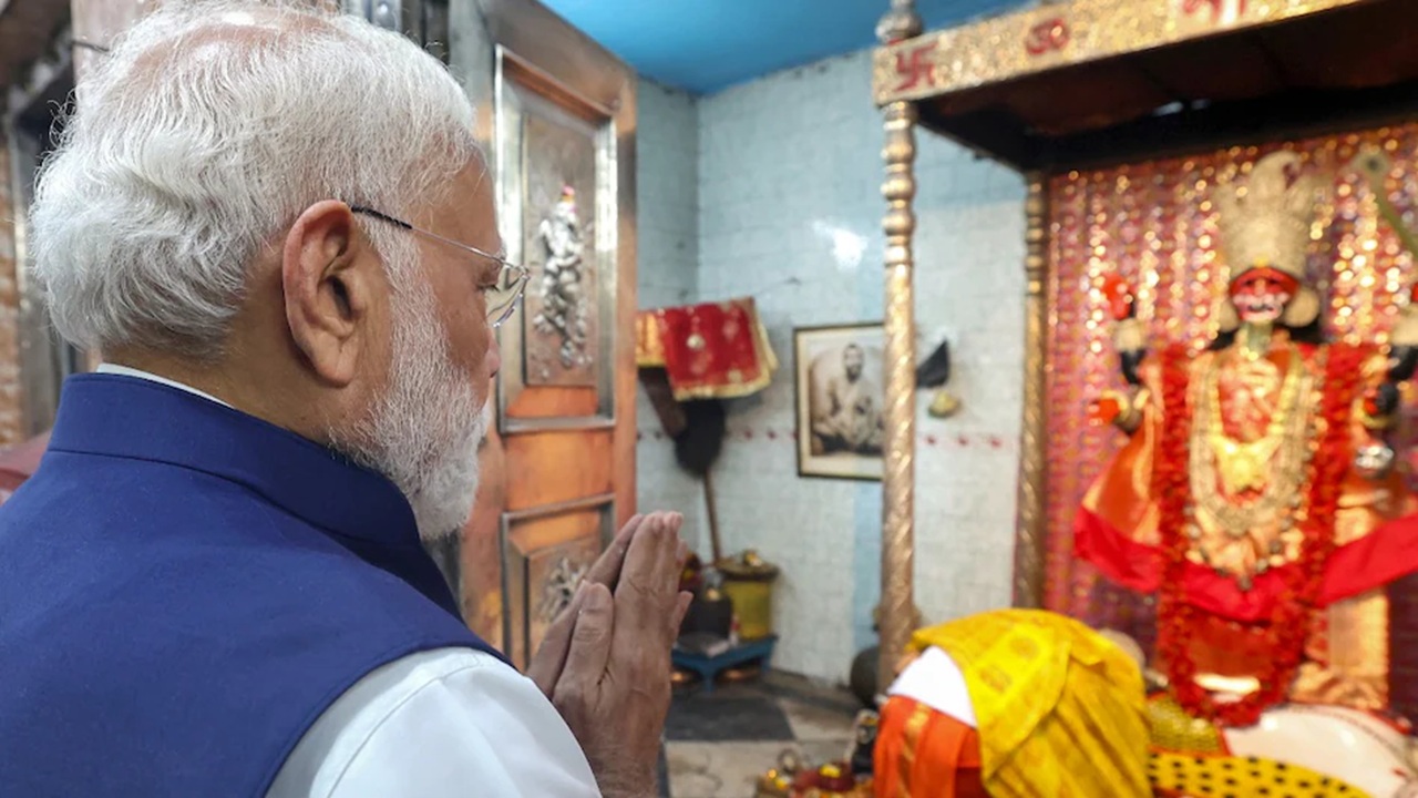 West Bengal Election Result 2026: बंगालमध्ये पीएम मोदींची ‘मंदिर पॉलिटिक्स’; स्लॉग ओव्हरमध्ये निवडणुकीचे चित्र बदलणार?