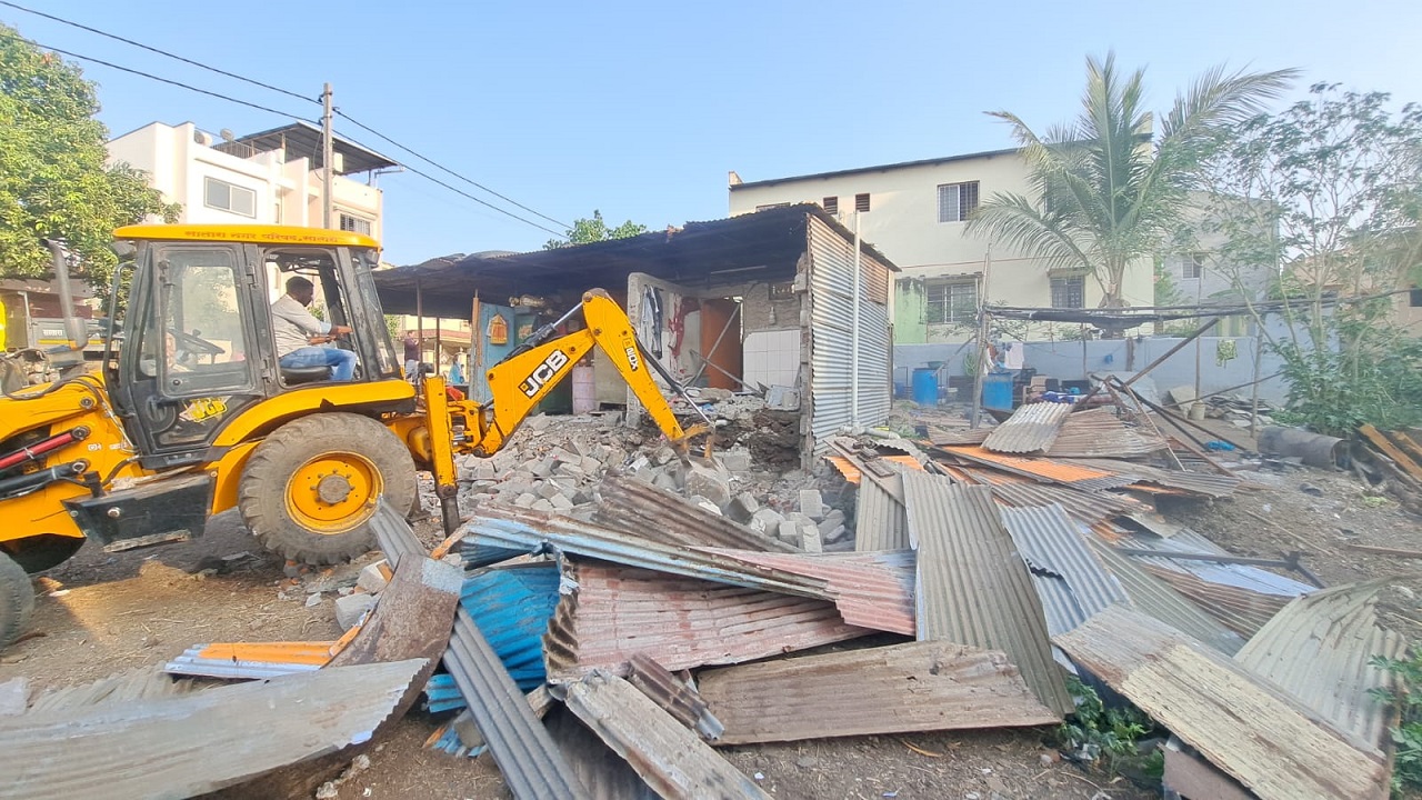 Satara News : आझाद नगर येथील अतिक्रमणावर हातोडा; पालिकेची धडक मोहीम, कारवाई आणखी वाढणार