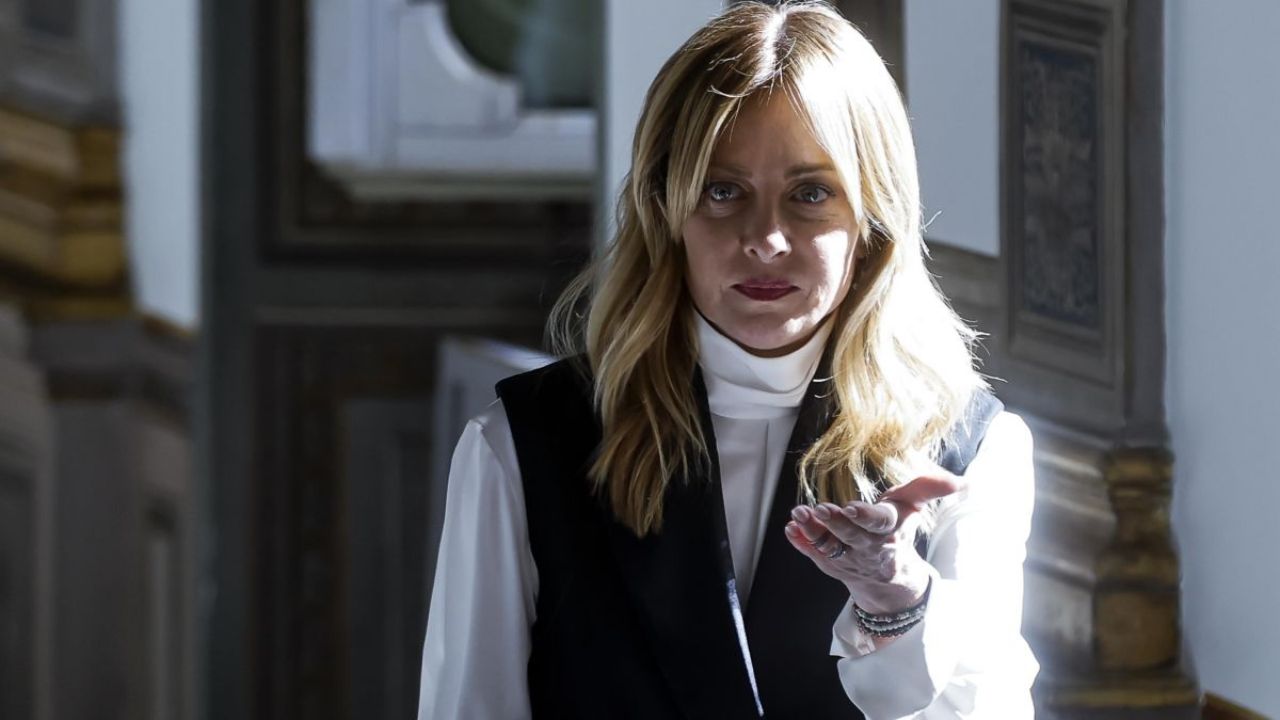 Meloni Insult : ‘तू मूर्ख आणि नीच स्त्री!’ रशियाच्या सरकारी टीव्हीवर जॉर्जिया मेलोनींचा भीषण अपमान; Russia-Italyमध्ये वाजलं