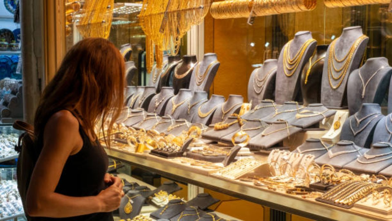 Akshaya Tritiya: अक्षय्य तृतीयेला लोक सोनं खरेदी का करतात? काय आहे यामागील धार्मिक महत्त्व