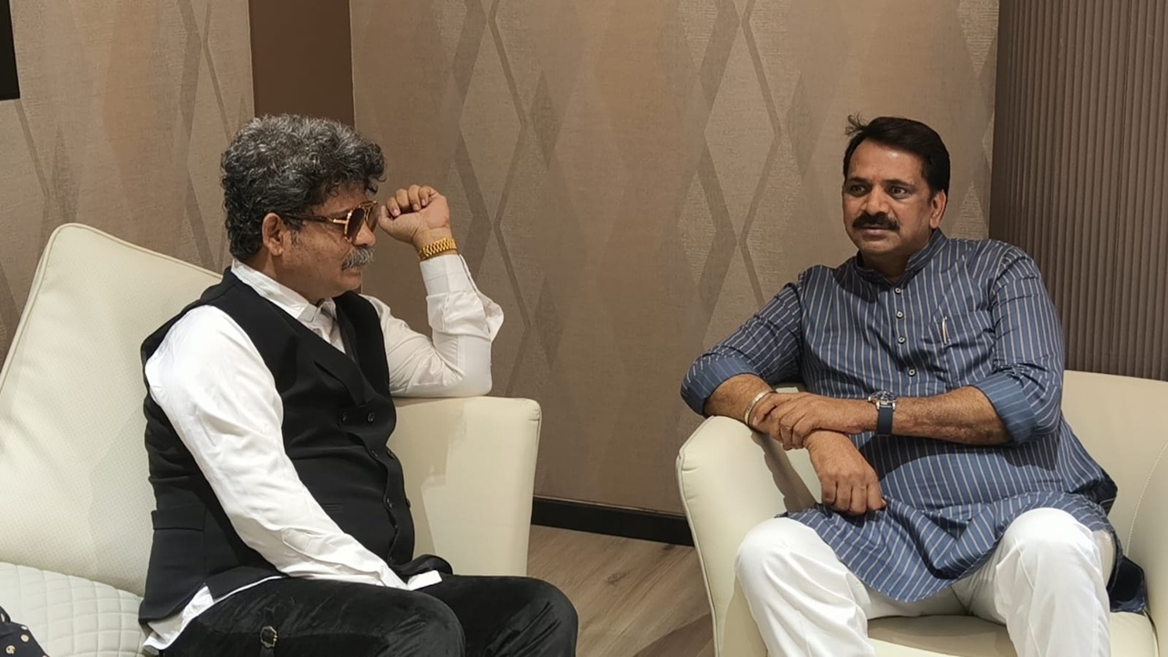 Maharashtra Political : मिरा-भाईंदरमध्ये गुणरत्न सदावर्ते यांची नरेंद्र मेहता यांच्याशी अचानक भेट; राजकीय वर्तुळात चर्चांना उधाण