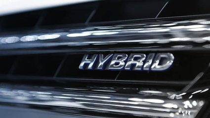 Hybrid सेगमेंटमध्ये ‘या’ कंपनीची जोरदार एंट्री! भारतात एकापेक्षा एक दमदार कार लाँच होण्याच्या तयारीत