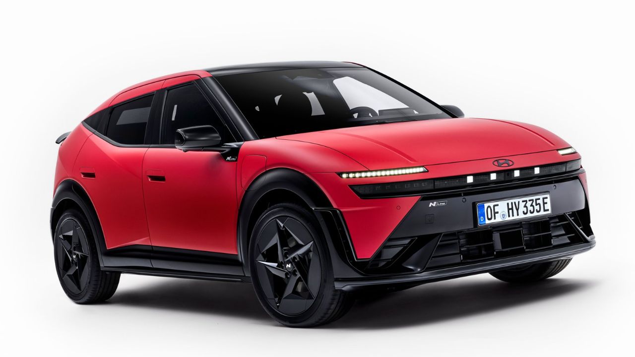 सिंगल चार्जवर 496 किमीची रेंज! Hyundai ची सर्वात छोटी इलेक्ट्रिक हॅचबॅक कार सादर