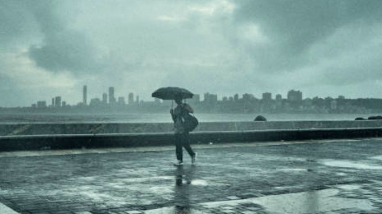 Today Weather Update : सकाळी टोपी तर रात्री छत्री घेऊनच पडा बाहेर ! 22 राज्यांना मान्सून अलर्ट