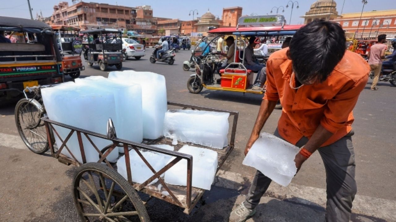 लग्नसराईचा जोर, बर्फाला आला ‘सोन्याचा भाव’; उन्हाळ्याच्या लाहीतून दिलासा मिळवण्याचा प्रयत्न