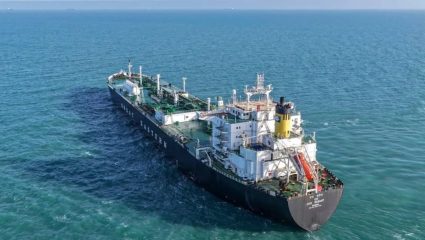 युद्धाच्या आगीत भारताचा मोठा विजय! होर्मुझच्या खाडीतून आणखी एक LPG  टँकर सुखरुप बाहेर पडला
