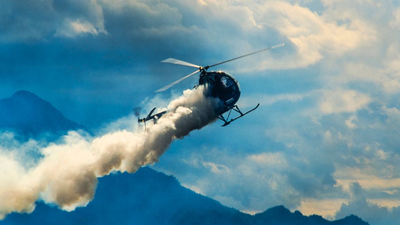 Airbus H130 crash : इंडोनेशियामध्ये मोठा विमान अपघात! बोर्नियोच्या जंगलात हेलिकॉप्टर कोसळले; 8 जणांचा मृत्यू, पाहा VIDEO