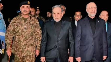 Iran Slams Pakistan : पाकिस्तानचा ‘डबल गेम’ उघड! इराणने Asim Munir ला म्हटलं अमेरिकन पोस्टमन, एका चुकीमुळे वातावरण तापलं