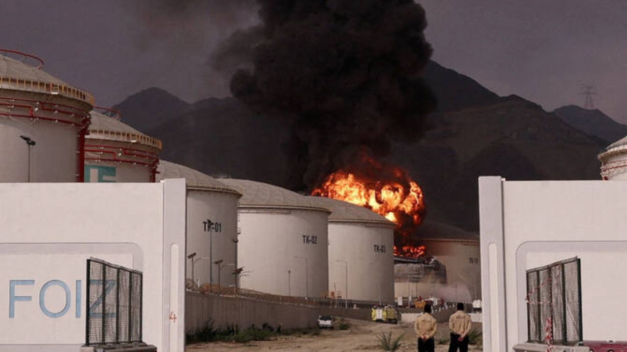 Bahrain Bapco: इराणने बहरीनमध्ये घातला धुमाकूळ! ‘घातक’ हल्ल्यामुळे तेल उत्पादन ठप्प, कुवेतमध्ये अंधार; पाहा धक्कादायक VIDEO