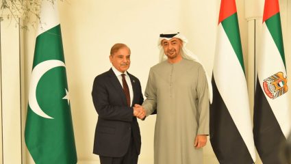 Global Politics : 2 अब्ज डॉलर्ससाठी पाकिस्तान आपली ‘अण्वस्त्रे’ गहाण ठेवणार? UAEने दिला ‘या’ कारणासाठी अल्टिमेटम