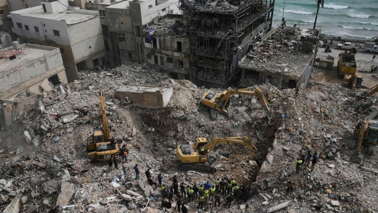 Lebanon Crisis : लेबनॉनमधील सीझफायरदरम्यान इस्रायलची ‘मनमानी’; आखली विनाशाची नवी रेषा अन् पुन्हा सुरु केला विध्वंसाचा खेळ