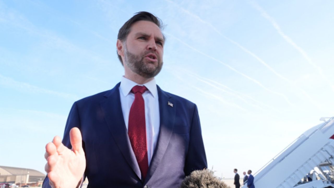 US Iran Peace Talks : ‘आम्हाला फसवलं तर…’, शांतता चर्चेपूर्वी अमेरिकेचा इराणला उघड इशारा; इस्लामाबादमध्ये आज होणार बैठक 