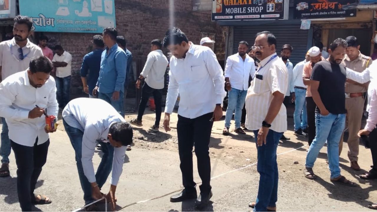 Satara News : समर्थ मंदिर वाहतूक कोंडीवर तोडगा; बोगदा–समर्थ मंदिर रस्ता 15 मीटरने रुंद होणार