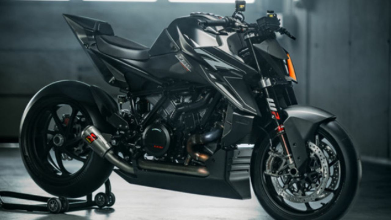 KTM च्या ‘या’ बाईकची वेगळीच हवा, पॉवर इतकी जास्त की नॉर्मल रस्त्यांवर चक्क झाली बॅन