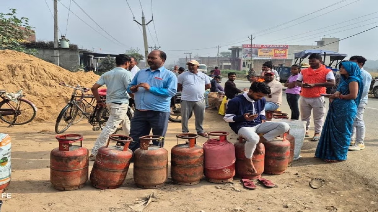 LPG संदर्भात मोठी अपडेट! आता नवीन गॅस कनेक्शन मिळणार नाही! सरकारचा निर्णय, काय आहे कारण जाणून घ्या…