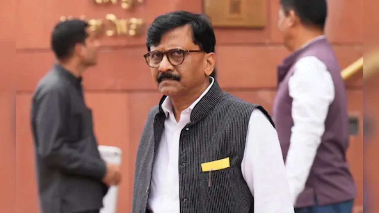 Women Reservation Bill : “संसदेत असलेल्या लोकांपेक्षा यांची अक्कल जास्त आहे का? संजय राऊतांनी काढले सत्ताधारी नेत्यांचे वाभाडे