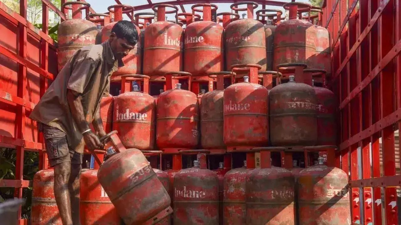 LPG Shortage: गॅस सिलिंडरचा तुटवडा की साठेबाजी? केंद्राचे मुख्य सचिवांना पत्र; जाणून घ्या काय आहे वस्तुस्थिती