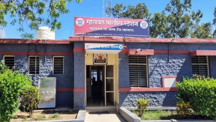 म्हसवड पोलीस ठाणे ‘रामभरोसे’! दोन महिन्यांपासून अधिकारीच नाही; श्वानांचा वावर वाढल्याने नागरिकांमध्ये संताप