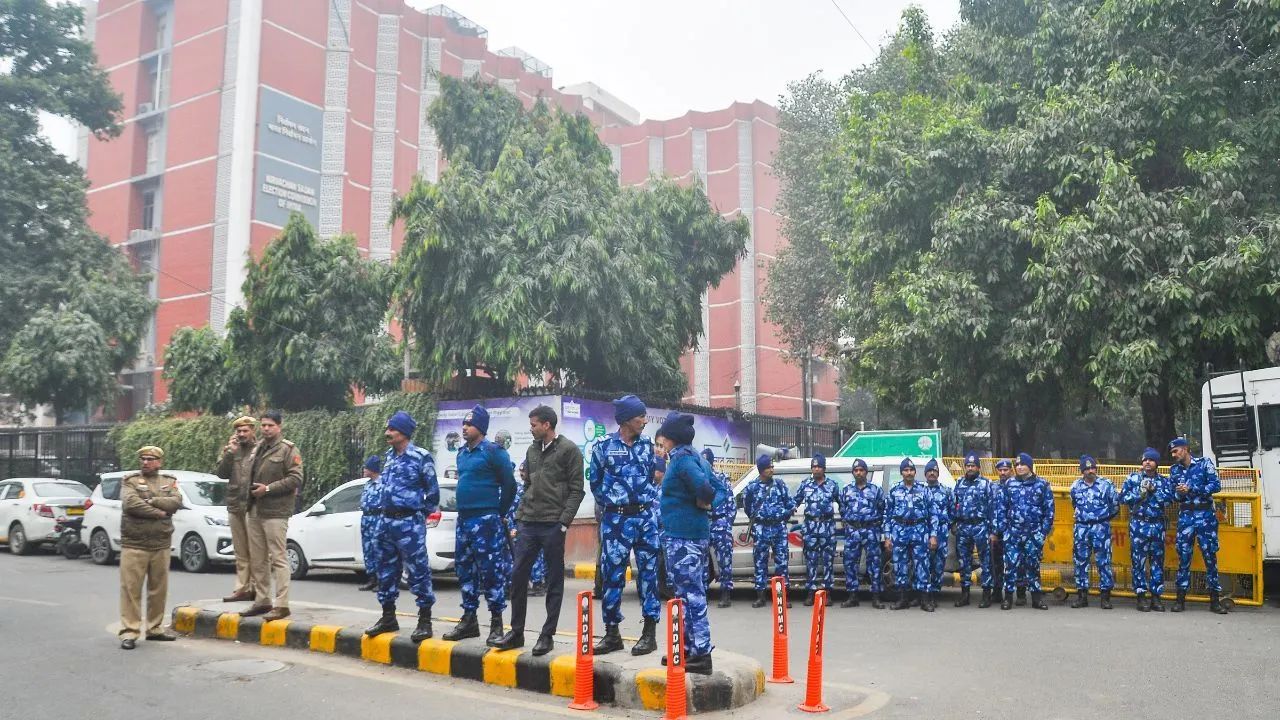 EVM Manipulation: ईव्हीएममध्ये फेरफार करण्याचा प्रयत्न केल्यास कठोर कारवाई; निवडणूक आयोगाचे कडक नियम लागू