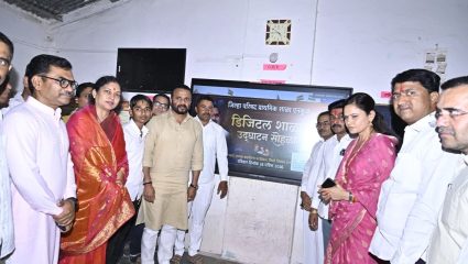 ग्रामीण भागातील विद्यार्थ्यांना आता ‘स्मार्ट’ शिक्षण!  जयकुमार गोरेंच्या हस्ते डिजिटल वर्गाचे लोकार्पण