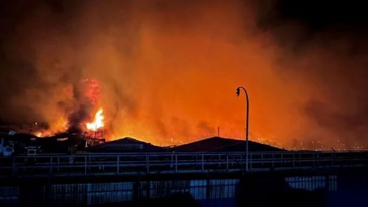 Malaysia Fire : मध्यरात्री गाव पेटलं अन्…. मलेशियात आगीचे तांडव; एका रात्रीत २०० हून अधिक घरे जळून खाक, थरारक VIDEO