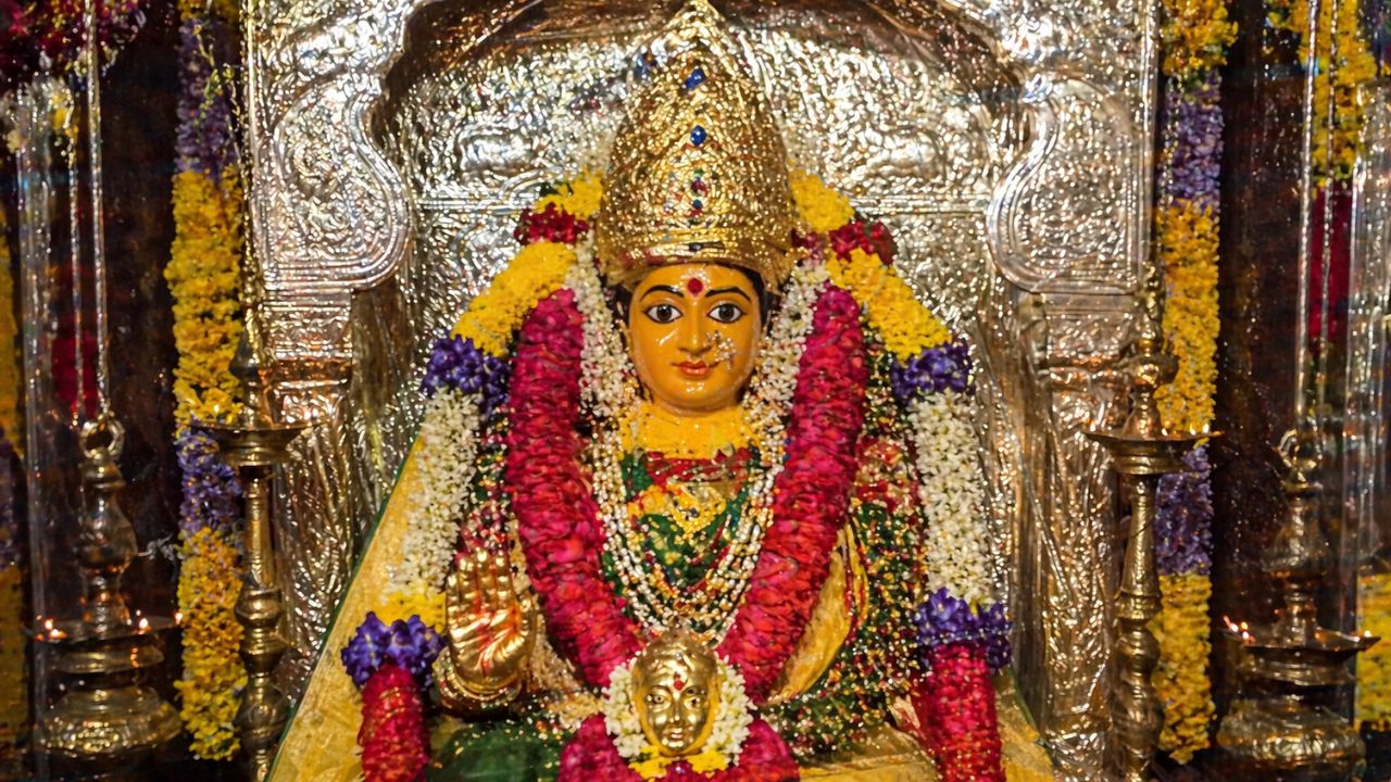 Mandhardevi: कोण आहे मांढर देवी, जाणून घ्या या देवीचा महिमा आणि पौराणिक कथा