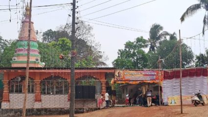 मंडणगडचा पारंपरिक उत्साह: धुत्रोलीत हनुमान जयंतीनिमित्त भव्य यात्रा व जंगी शक्ती-तुरा!