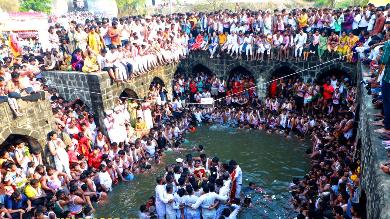 भक्तीच्या महापुरात न्हाली मोहोळ नगरी; गुरू-शिष्य भेट अन् खर्गे महाराजांकडून ‘ही’ भाकणूक