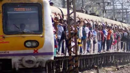 Mumbai Local Megablock : प्रवाशांनो लक्ष द्या! रविवारी तिन्ही रेल्वे मार्गांवर मेगा ब्लॉक; प्रवासापूर्वी वाचा लोकलचे वेळापत्रक
