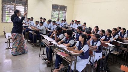 मुंबईत शिक्षकांच्या थकीत देयकांचा प्रश्न गंभीर; आमदार अभ्यंकरांनी मागितला तातडीचा अहवाल