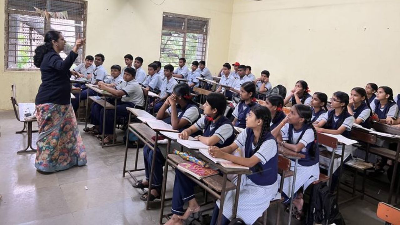 मुंबईत शिक्षकांच्या थकीत देयकांचा प्रश्न गंभीर; आमदार अभ्यंकरांनी मागितला तातडीचा अहवाल