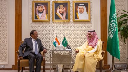 Ajit Doval : भारताचे ‘चाणक्य’ मैदानात! अजित डोवाल यांचा तातडीचा सौदी दौरा; युद्ध पेटण्यापूर्वी भारताचा मोठा प्लॅन तयार