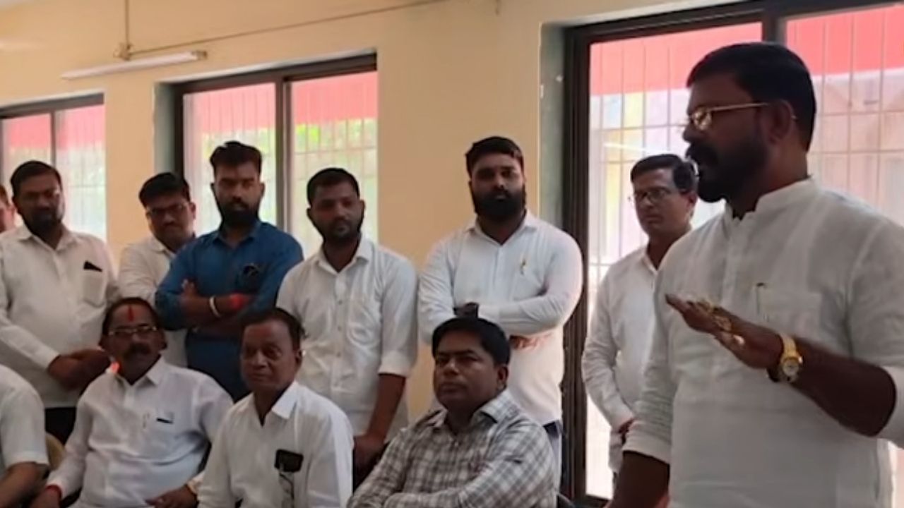 Raigad : रोहा शिवसेना तालुका प्रमुखाची हकालपट्टी; राजा केणी यांची घोषणा