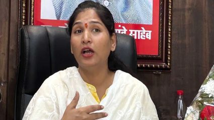 Maharashtra Politics: राजकारण तापले! सुनेत्रा पवारांविरोधात करुणा मुंडेंकडून उमेदवारी अर्ज दाखल